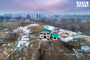 StayVista at Riverscape with Views, WiFi, Heater